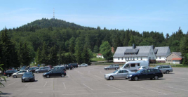 Blick vom Parkplatz "Kleiner Inselsberg" hinauf zum Groen Inselsberg